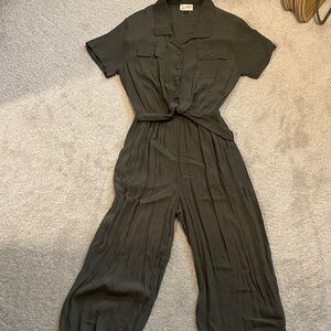 Like new- Olive Tie-Waist Short Sleeve Jumpsuit